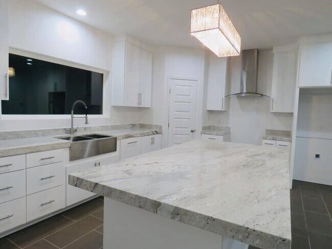 Building Photo - 110 Calma Dr