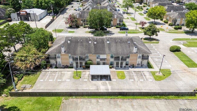 Foto del edificio - 8545 Summa Ave