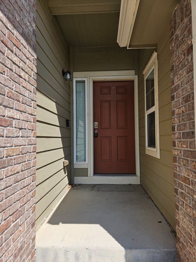 Building Photo - 3 Bed 2 Bath Ranch home Close to Buckley S...