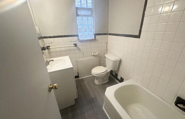 Foto del edificio - 596 Lowell Ave