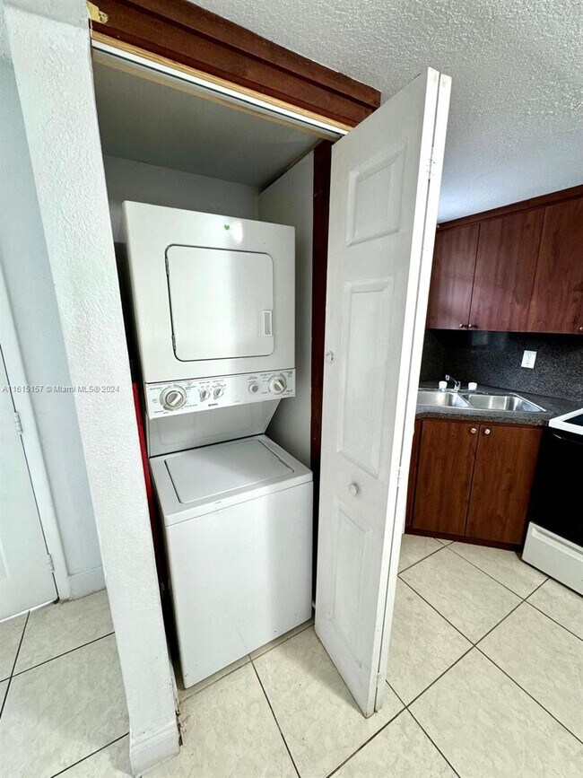 Foto del edificio - 3751 NW 115th Way