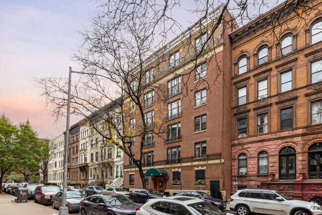 Building Photo - 136 W 75th St