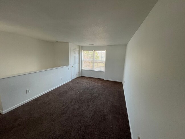 Building Photo - 1304 E Liberty Cir