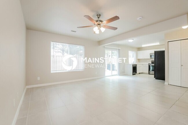 Building Photo - 4 Bedroom Pet-Friendly Home in Denver, CO with Main Street Renewal