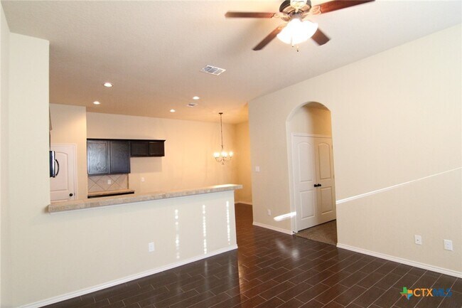 Building Photo - 506 Creekside Cir