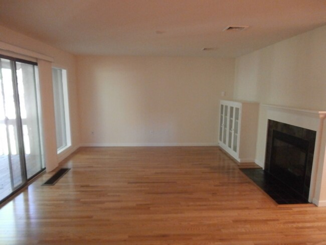 Foto del edificio - 38 Great Meadow Ln