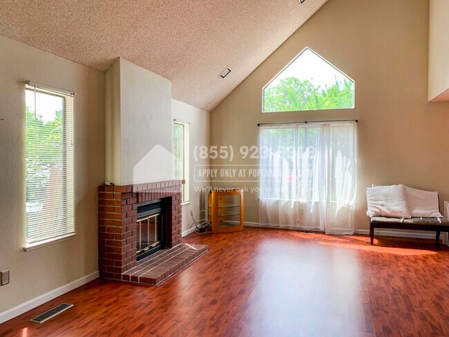 Building Photo - 444 Glenmoor Cir