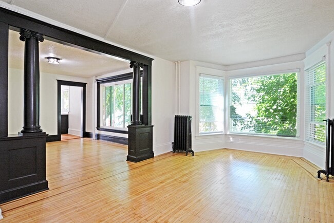 Building Photo - 1000 24th Ave NE