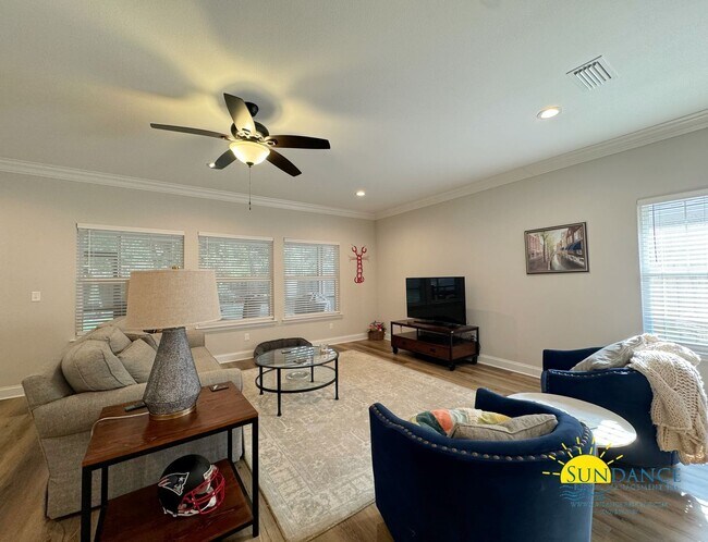 Building Photo - Beautiful 3 Bedroom Home with a Screened P...
