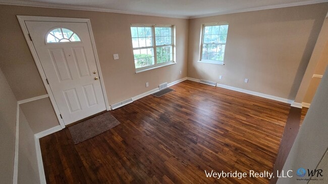 Building Photo - Updated 3 Bedroom 2 Full Bath House in the...