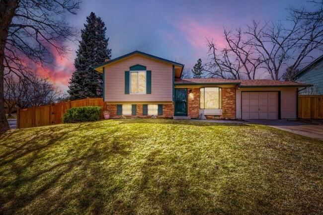Enjoy the Private Pool and Outdoor Sauna at this 3/2 Home in a Quiet Neighborhood in Louisville - Enjoy the Private Pool and Outdoor Sauna at this 3/2 Home in a Quiet Neighborhood in Louisville