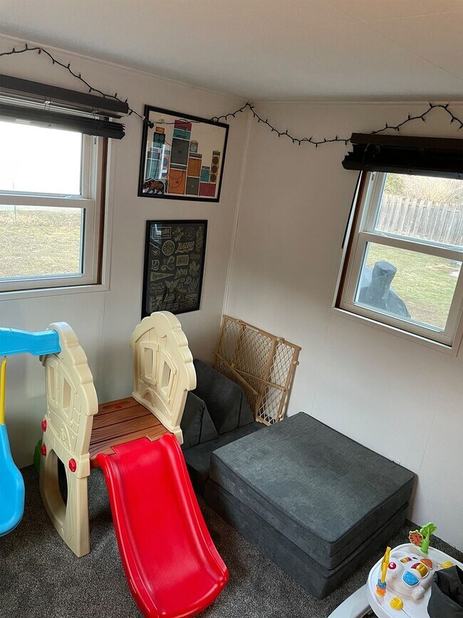 Building Photo - "Discover Your Ideal Home: Charming 3-Bedroom Residence in the Heart of Appleton, WI!"