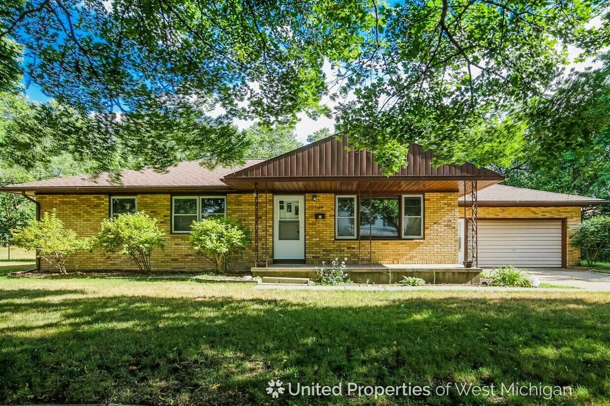 Primary Photo - 158 Pershing Dr NE