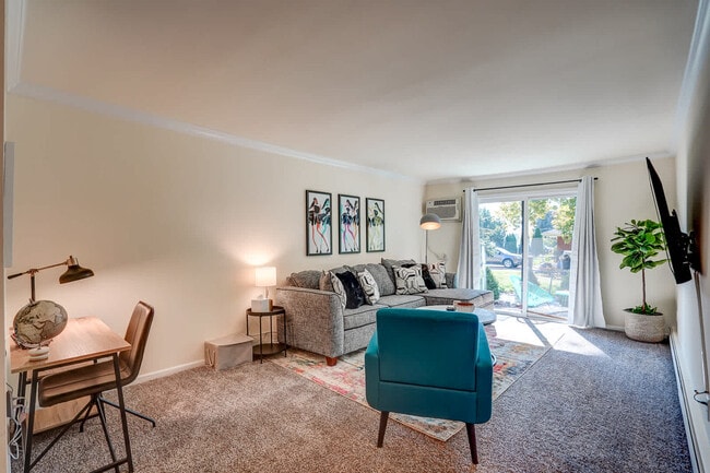 Foto del edificio - 3367 S 100th St