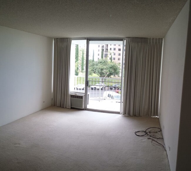 Photo - Pearlridge Pearl Two 2 Bedroom 1 Bedroom 1 Parking Condominium Overlooking the Coastline