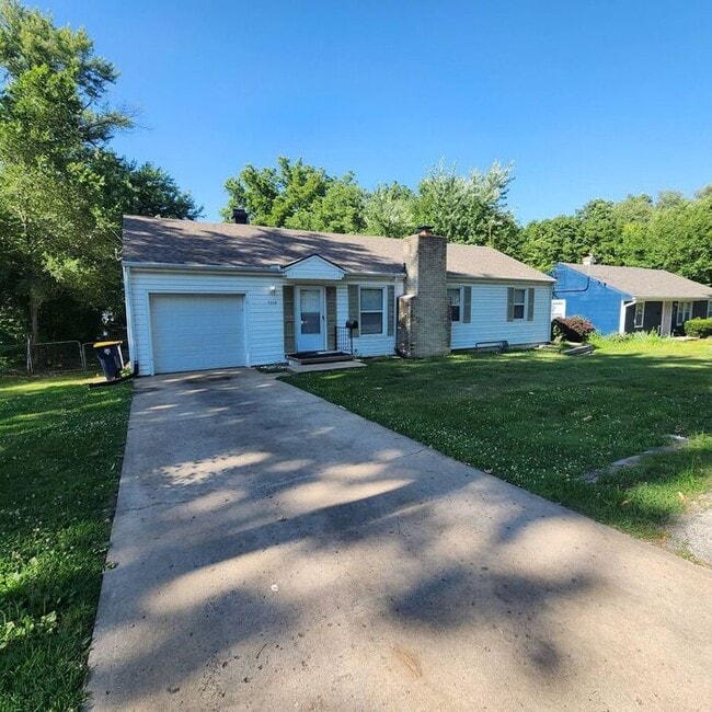 Building Photo - Ranch-Style 3 Bedroom, 1 Bathroom with 1 C...