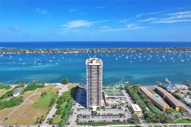 Building Photo - 5600 N Flagler Dr