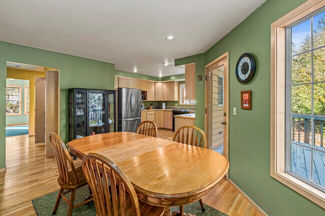 Building Photo - 1903 NW Lantana Dr