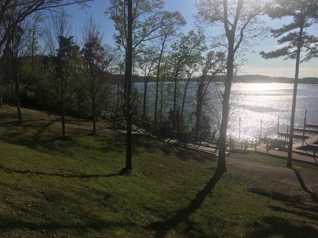 Foto del edificio - 475 River Forest Ln