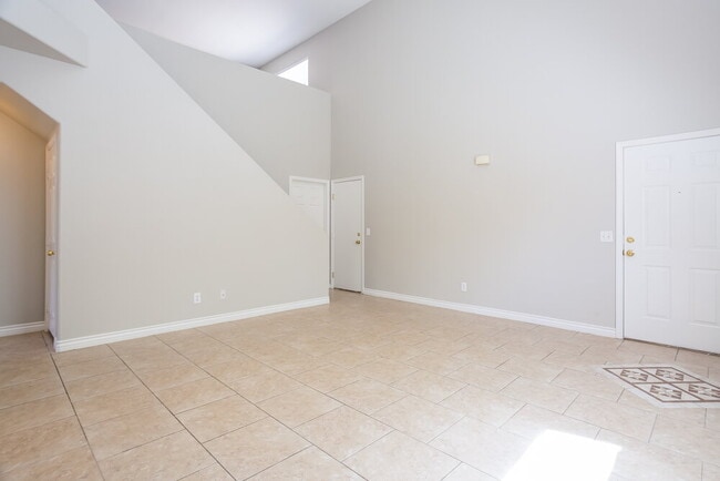 Building Photo - 7533 Hickory Hills Dr