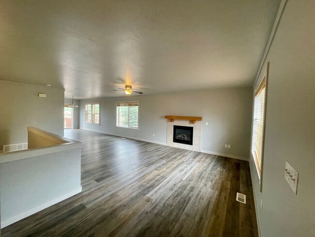 Building Photo - Trailside Single Family Home