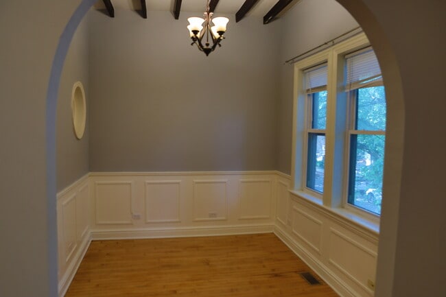 Foto del edificio - 1357 N Wolcott Ave