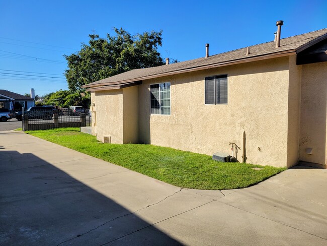 Building Photo - 160 N Soldano Ave