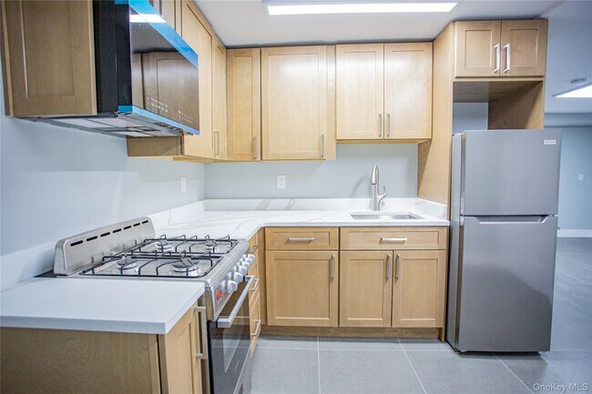 Foto del edificio - 470 E Broadway