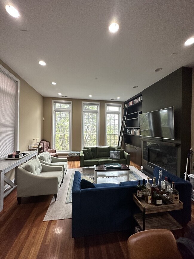 Foto del edificio - 1331 N Greenview Ave