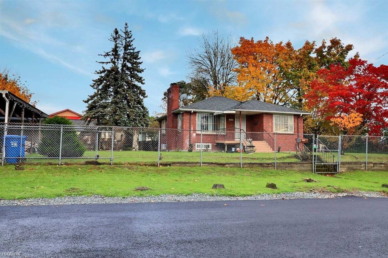 Primary Photo - 5 br, 2 bath House - 7418 48th Avenue South