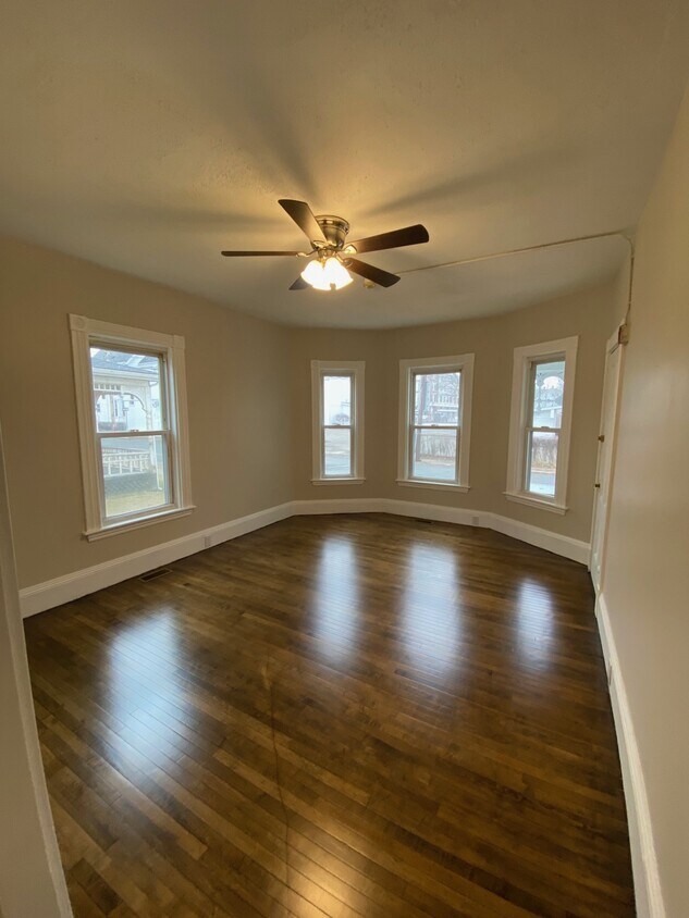 Foto principal - 19 Whitman Ave