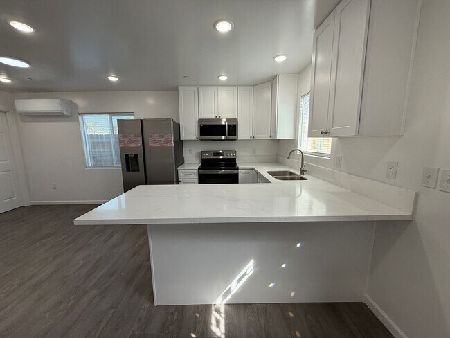 Foto del edificio - NE Newer Single Story Detached ADU on Cul-De-Sac Near Marian Hospital - All Basic Utilities Included