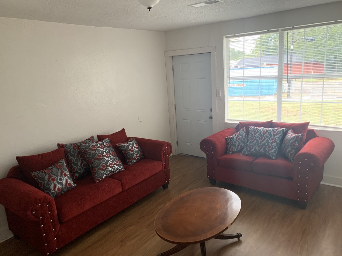 Foto principal - 326 S Pkwy E