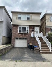 Building Photo - 10 E 10th St