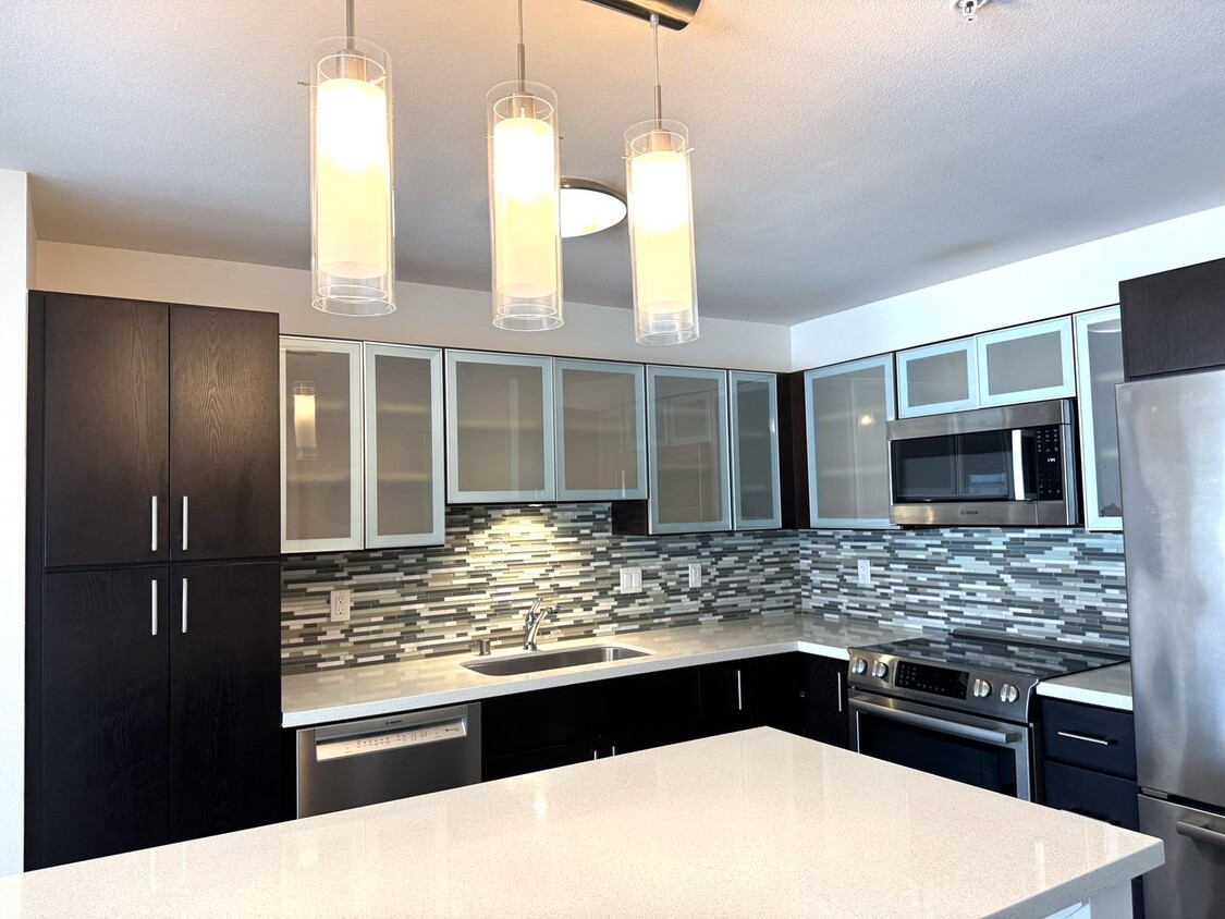 Photo - 400 Keawe - 2 bedroom 2 bathroom 1 parking unit in exciting Kaka'ako