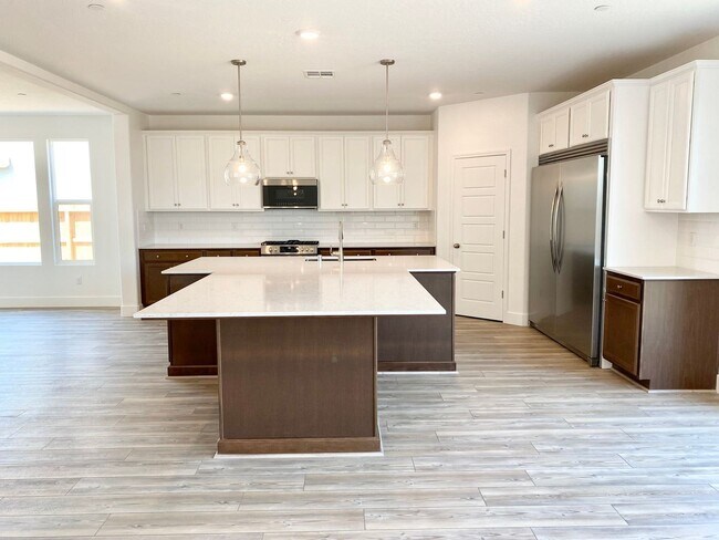 Building Photo - 4 br, 3.5 bath House - 5855 E Belgravia Ave