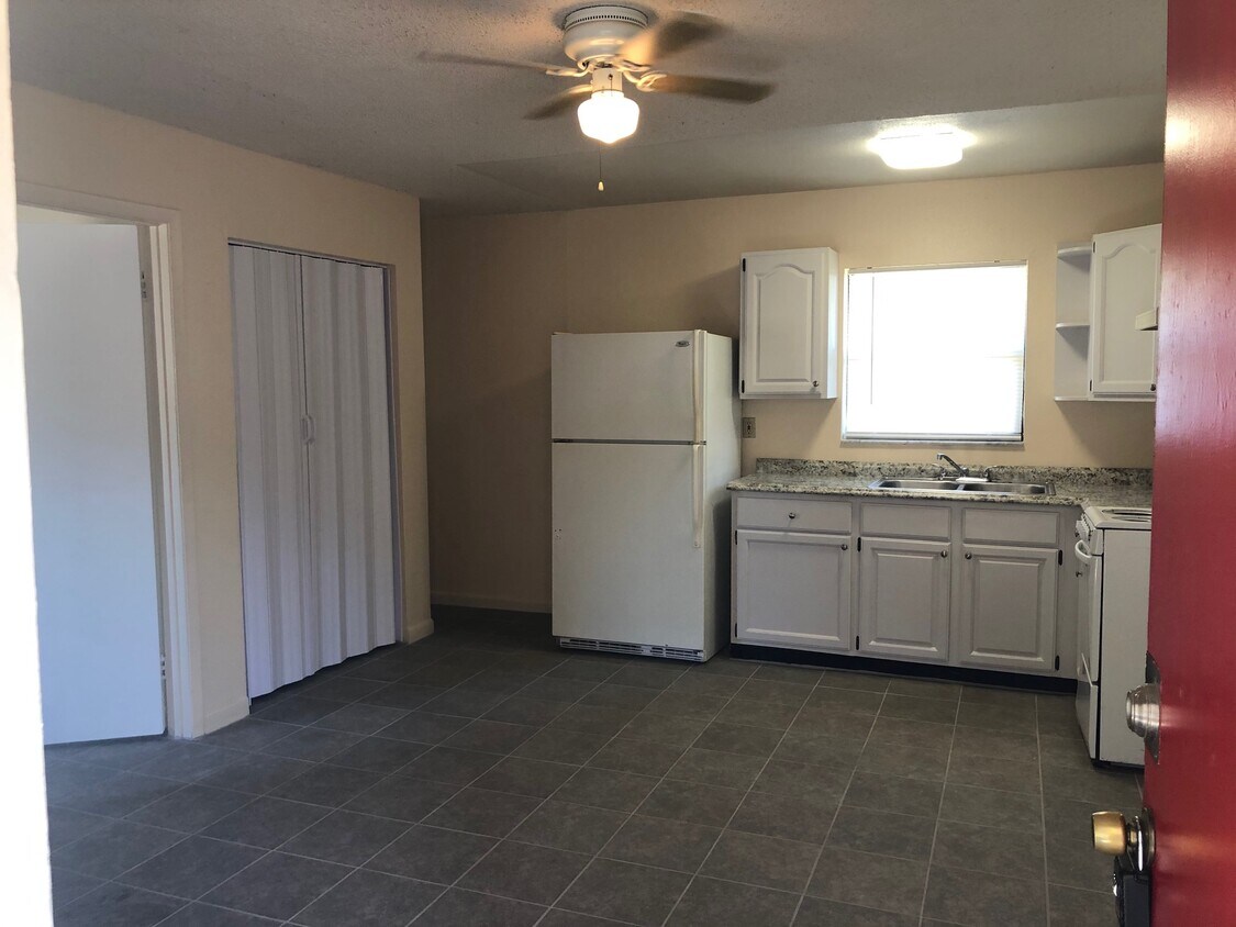 Foto del edificio - 2403 Everett St