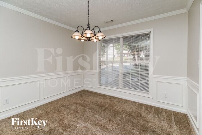Building Photo - 230 Trelawney Dr
