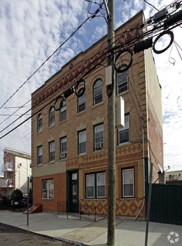 Primary Photo - 18-20 Wright Ave