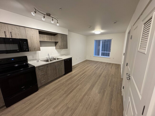 Building Photo - Polaris at Totem Lake