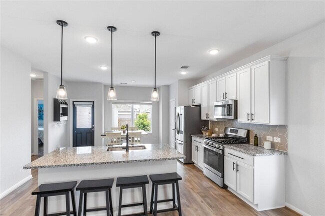 Building Photo - 208 Bent Creek Dr