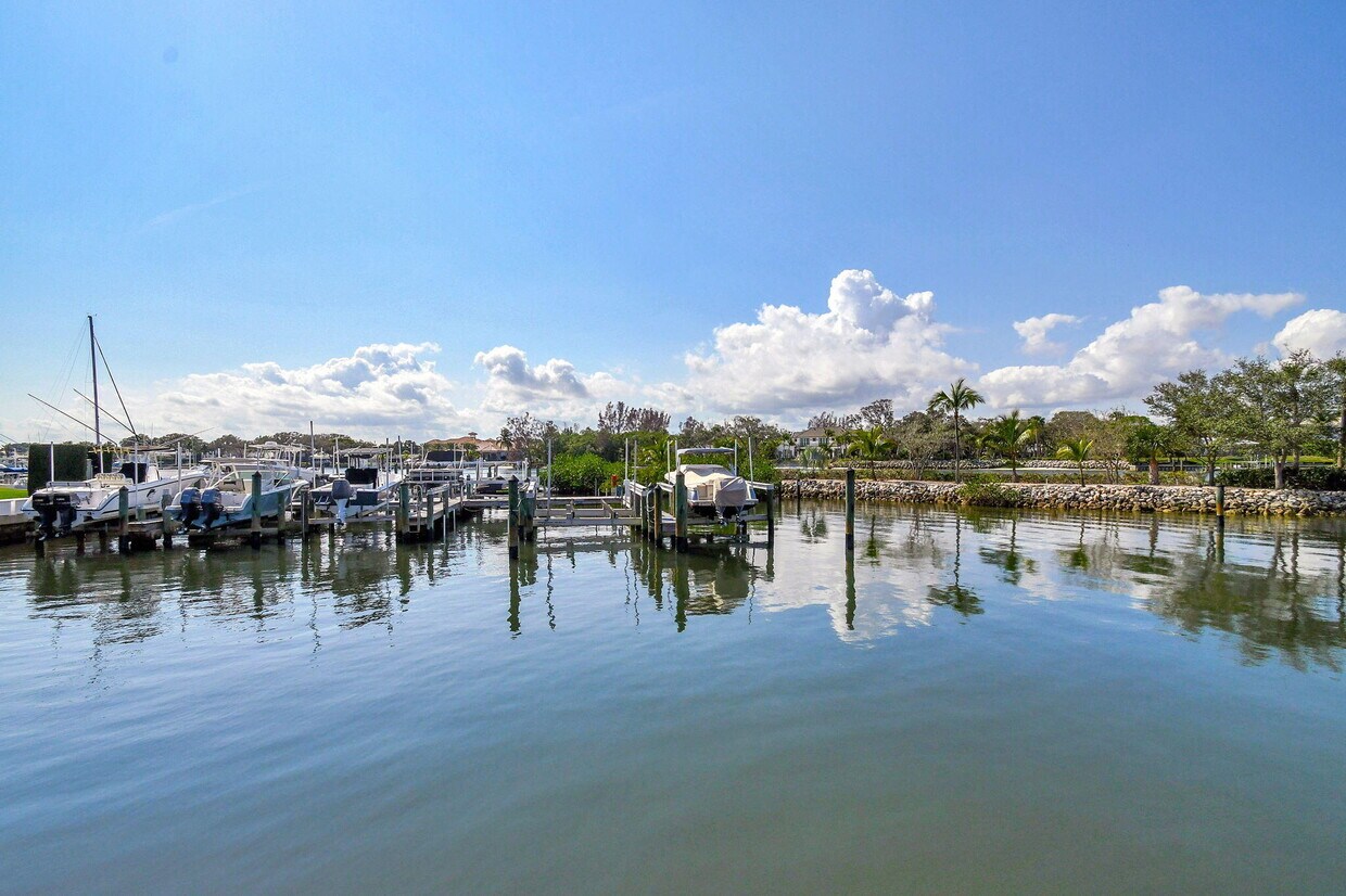 Foto principal - 318 Oak Harbour Dr