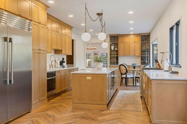 Building Photo - 11 Viola Rd