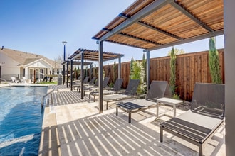 Building Photo - Carmel Villas