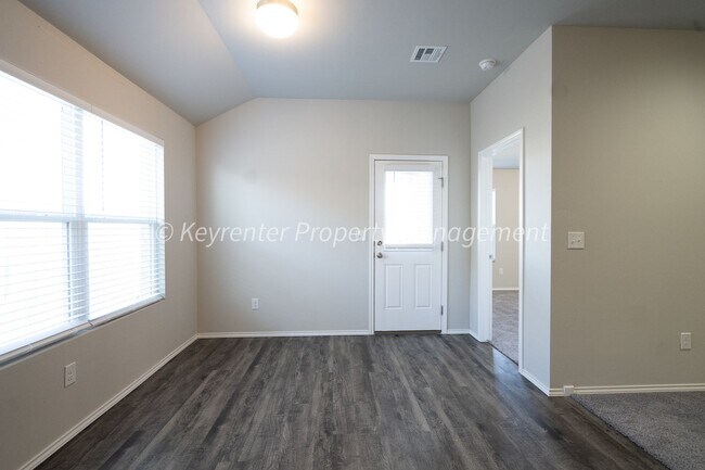 Foto del edificio - Gorgeous 3 Bed 2 Bath Home in Heart Of Yukon!