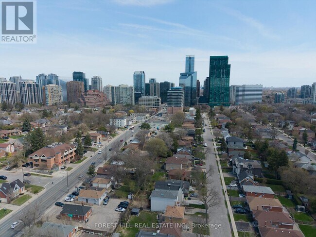 Photo du bâtiment - 170 Bogert Ave