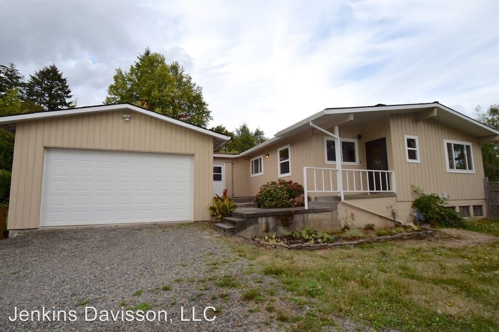 Primary Photo - 3 br, 2 bath House - 4108 SE Risley Ave