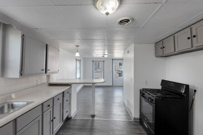 Foto del edificio - Charming 2BR House in East Moline