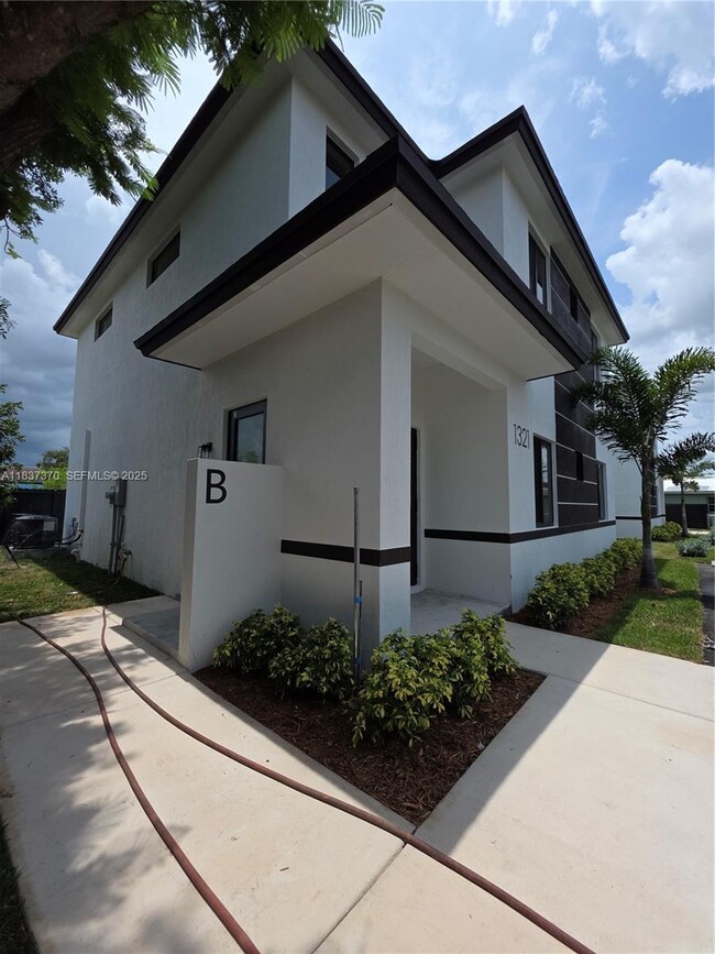 Building Photo - 1321 NW 6th Ave