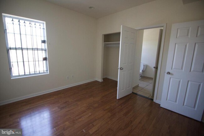 Foto del edificio - 1858 N 16th St